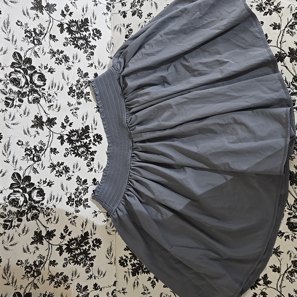 Athleta Gray Shorts F3 - Picture 4 of 6